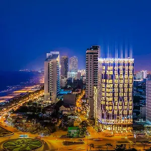 https://stella-maris-beach-danang.hotelsofhoian.com